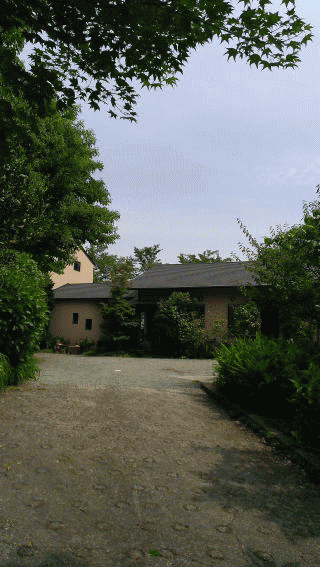 熱海と湯河原の町境に位置する旬の食材を使った懐石料理の店。栢の森-かやのもり-